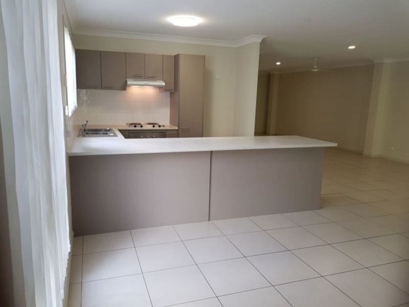 2/10 Chantrill Ave, Nerang QLD 4211