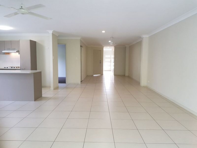 2/10 Chantrill Ave, Nerang QLD 4211