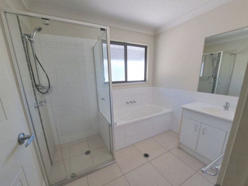 2/10 Chantrill Ave, Nerang QLD 4211
