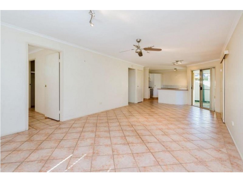 1/120 Whiting St, Labrador QLD 4215