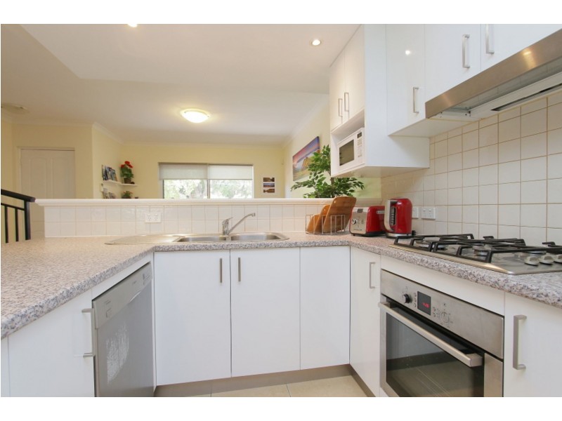 1/8-10 Salford St, Victoria Park WA 6100