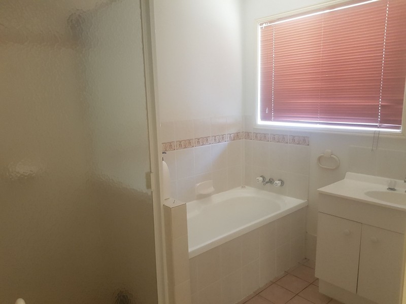 23 Park Cl, Hillcrest QLD 4118