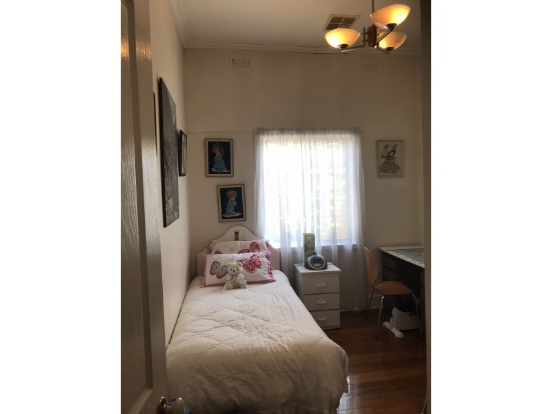1C Birdwood St, Essendon North VIC 3041