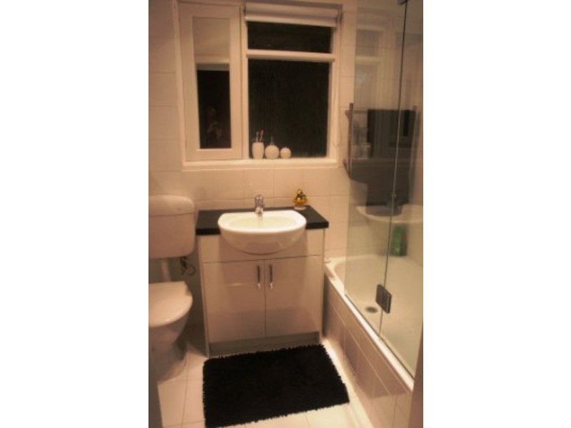 4/12 Marine Pde, Abbotsford VIC 3067