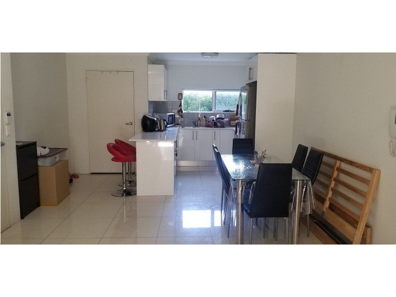 4/4 Barangaroo Rd, Toongabbie NSW 2146