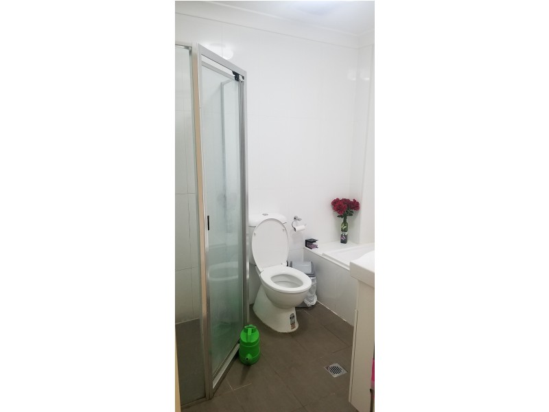 4/4 Barangaroo Rd, Toongabbie NSW 2146