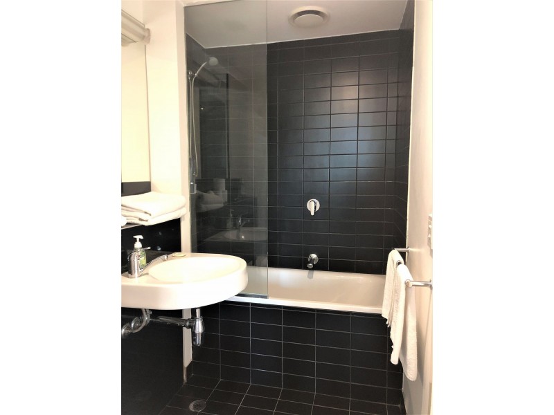 1707/620 Collins St, Melbourne VIC 3000