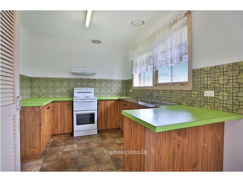 1/4 Guest Rd, Pakenham VIC 3810