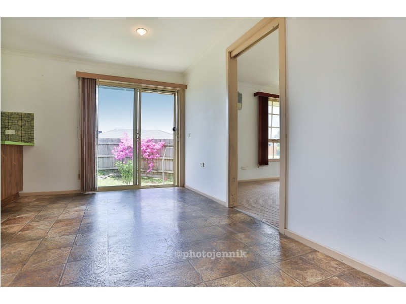 1/4 Guest Rd, Pakenham VIC 3810