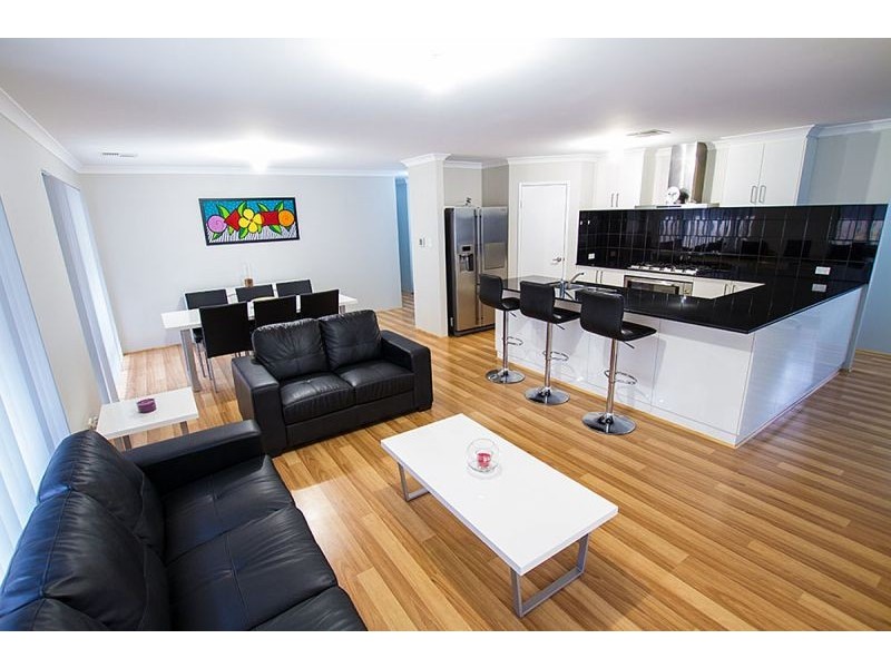 16 Perugino Ave, Landsdale WA 6065