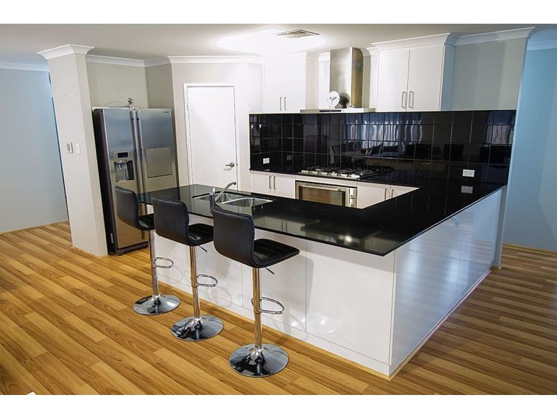 16 Perugino Ave, Landsdale WA 6065