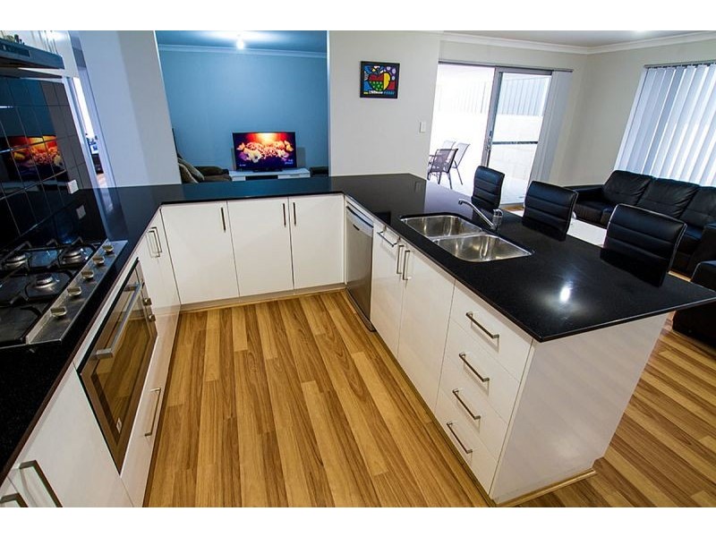 16 Perugino Ave, Landsdale WA 6065