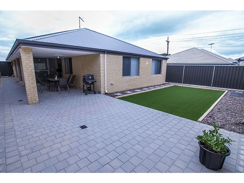 16 Perugino Ave, Landsdale WA 6065