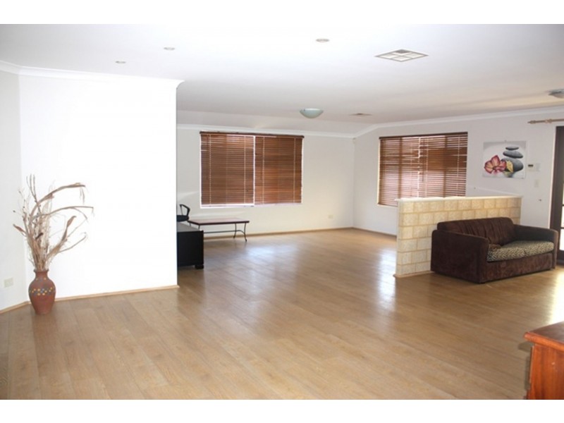 1 Innesvale Way, Carramar WA 6031