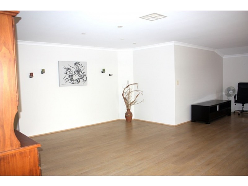 1 Innesvale Way, Carramar WA 6031