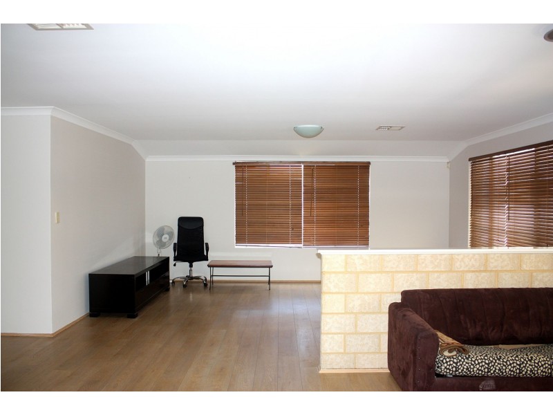 1 Innesvale Way, Carramar WA 6031