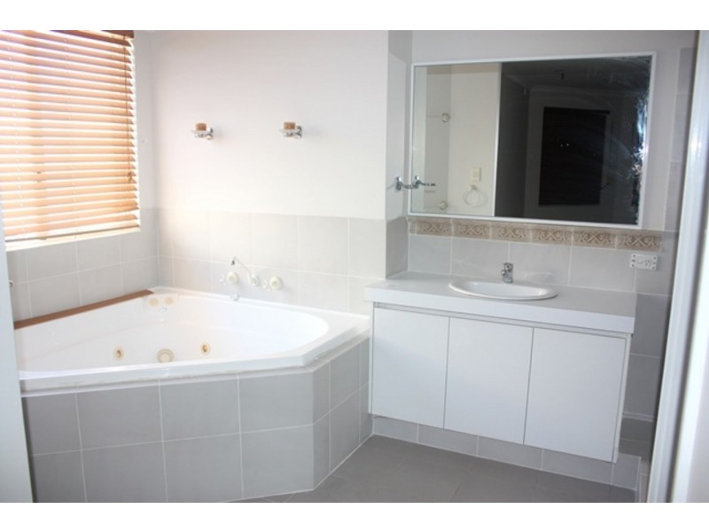 1 Innesvale Way, Carramar WA 6031
