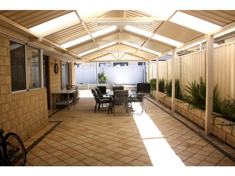 1 Innesvale Way, Carramar WA 6031
