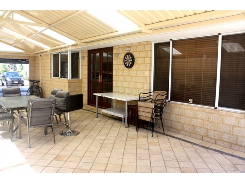 1 Innesvale Way, Carramar WA 6031