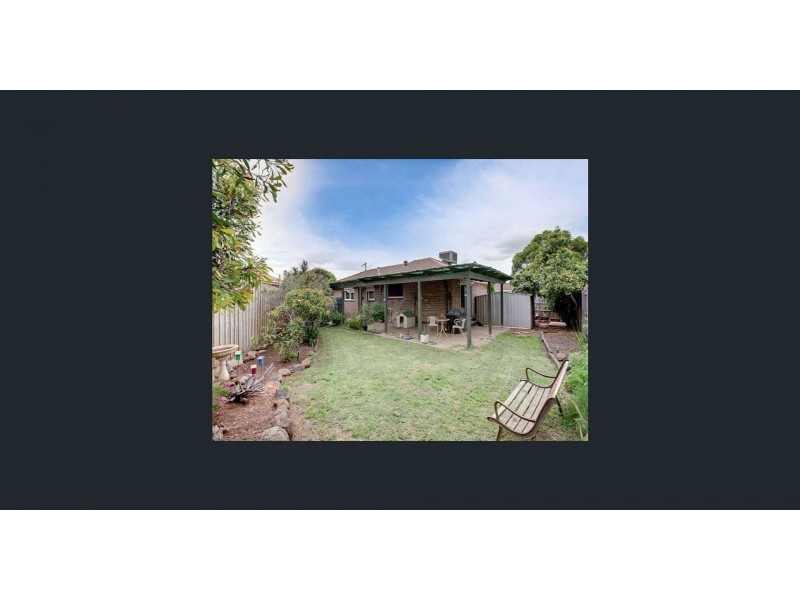 16 Manson Dr, Melton South VIC 3338