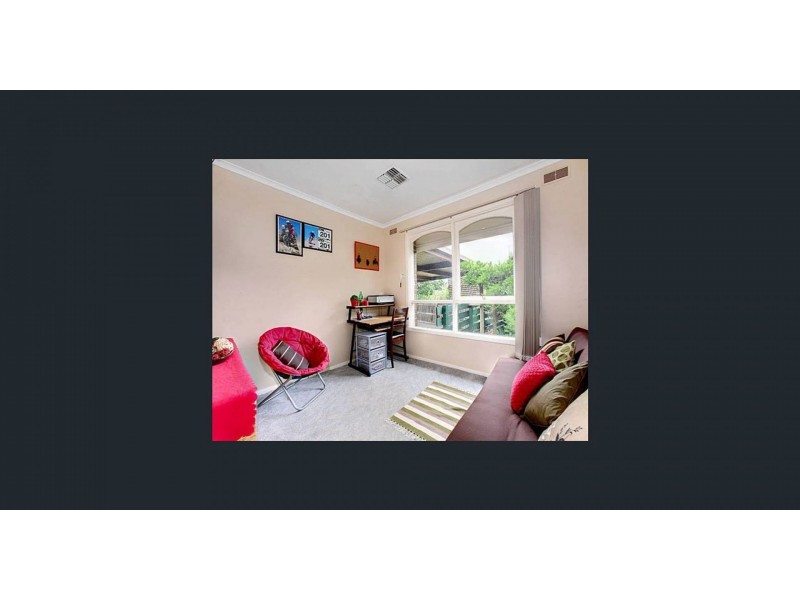 16 Manson Dr, Melton South VIC 3338