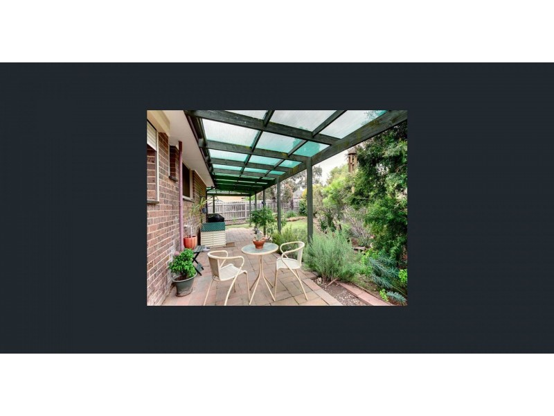 16 Manson Dr, Melton South VIC 3338