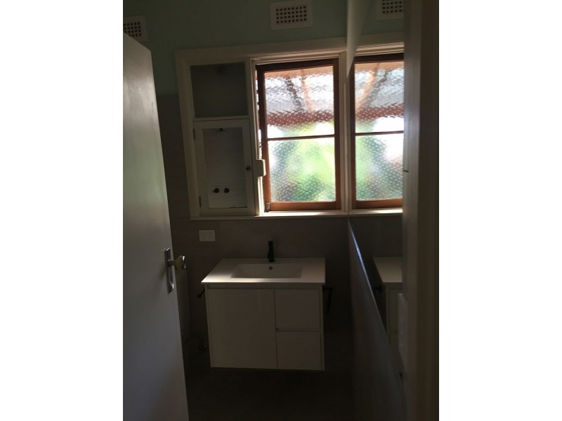 2 Outlook Rd, Coburg North VIC 3058