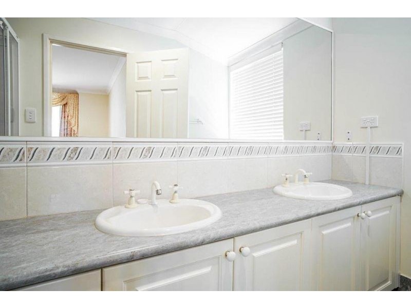 7 Flint Cl, Pearsall WA 6065