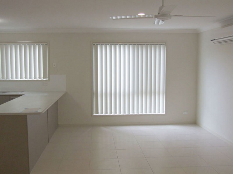 1/10 Chantrill Ave, Nerang QLD 4211