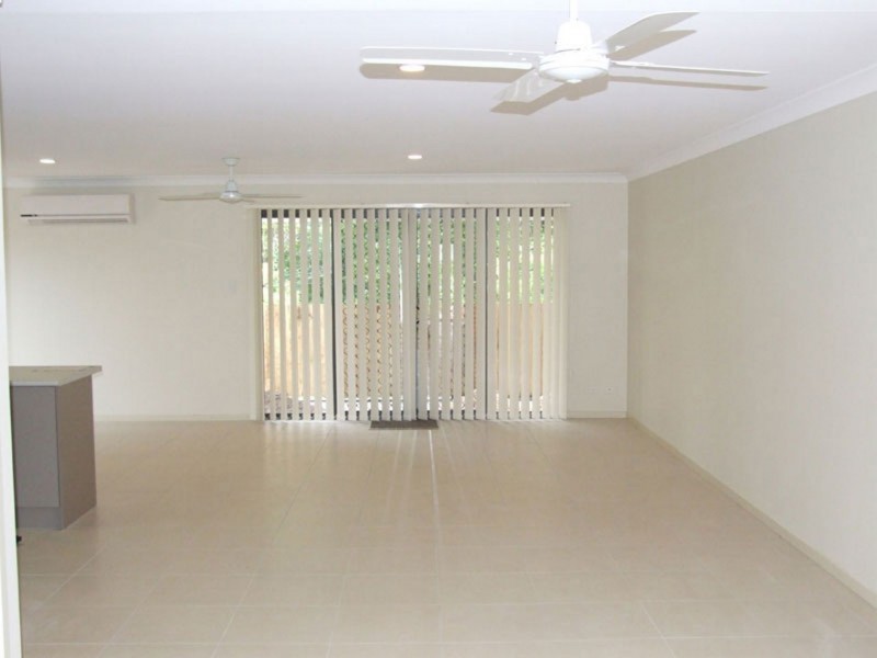 1/10 Chantrill Ave, Nerang QLD 4211