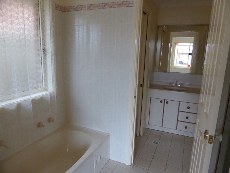 2A Buyu Rd, Glenmore Park NSW 2745