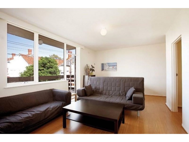 8/72 Barkly St, St Kilda VIC 3182