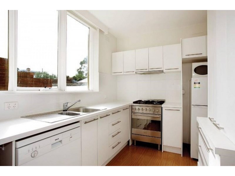 8/72 Barkly St, St Kilda VIC 3182