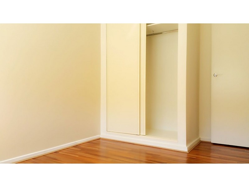 8/72 Barkly St, St Kilda VIC 3182