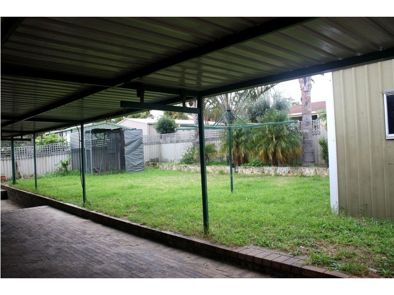 33 Tamarine Way, Swan View WA 6056