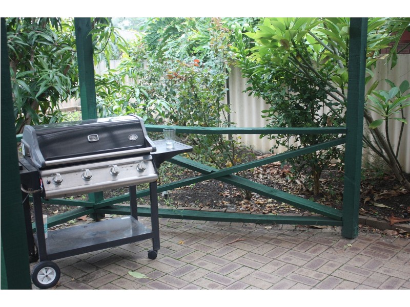 33 Tamarine Way, Swan View WA 6056