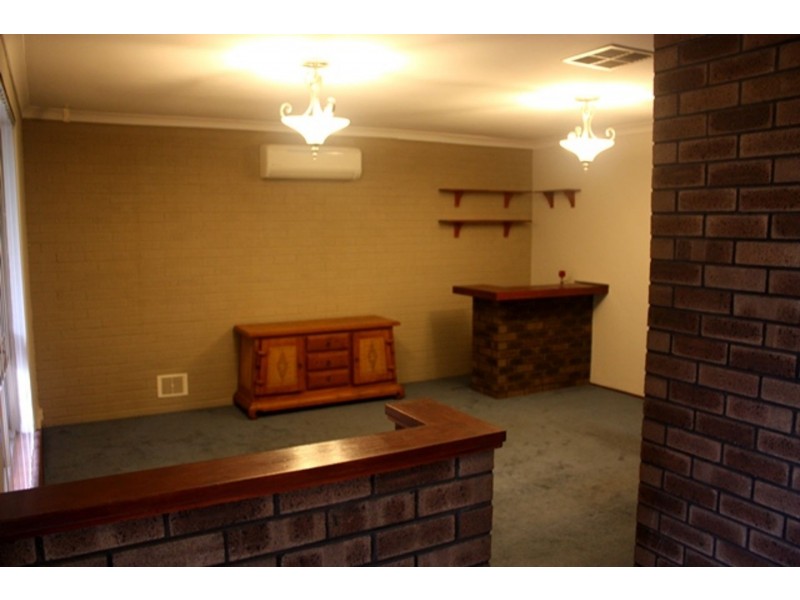 33 Tamarine Way, Swan View WA 6056