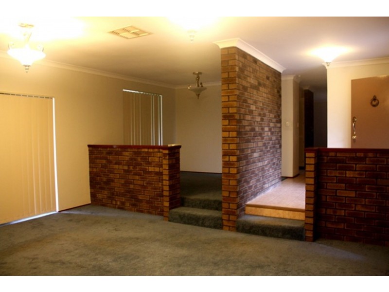 33 Tamarine Way, Swan View WA 6056