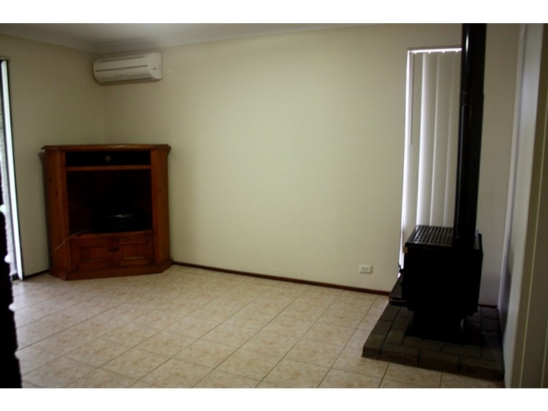 33 Tamarine Way, Swan View WA 6056