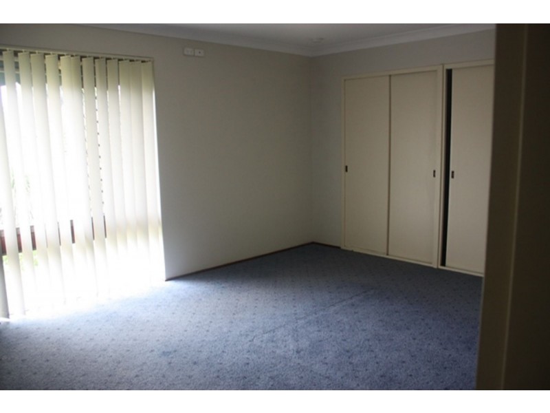 33 Tamarine Way, Swan View WA 6056