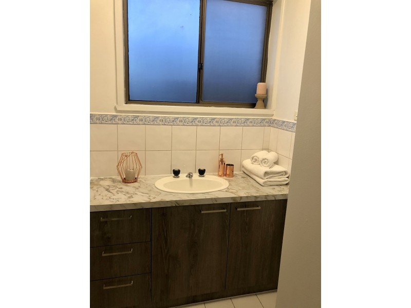 4/9 Warrigal Rd, Hughesdale VIC 3166