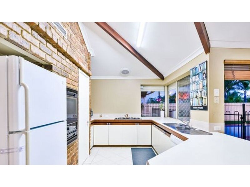 7 Sellen Ct, Leeming WA 6149