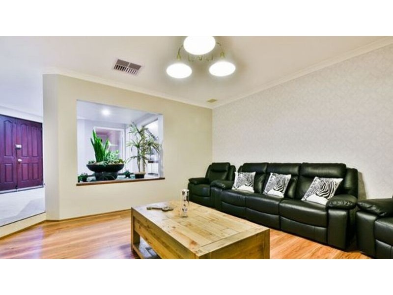 7 Sellen Ct, Leeming WA 6149