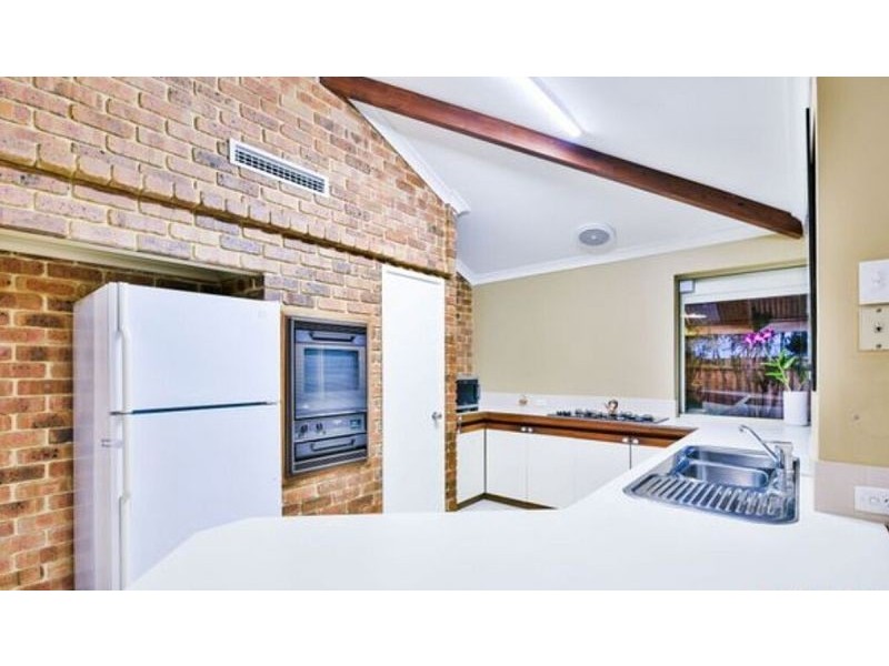 7 Sellen Ct, Leeming WA 6149