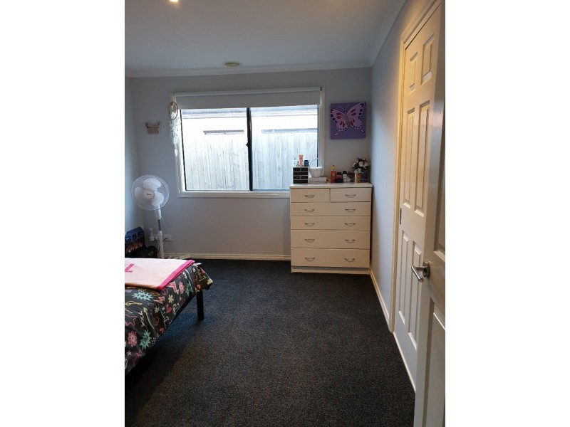 48 Wakenshaw Cres, Pakenham VIC 3810