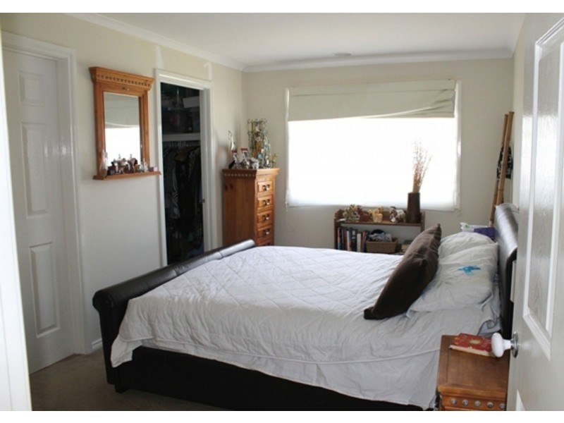 48 Wakenshaw Cres, Pakenham VIC 3810