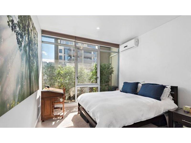 202/84 Bay St, Port Melbourne VIC 3207