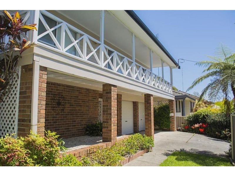 18 Wyong Rd, Berkeley Vale NSW 2261