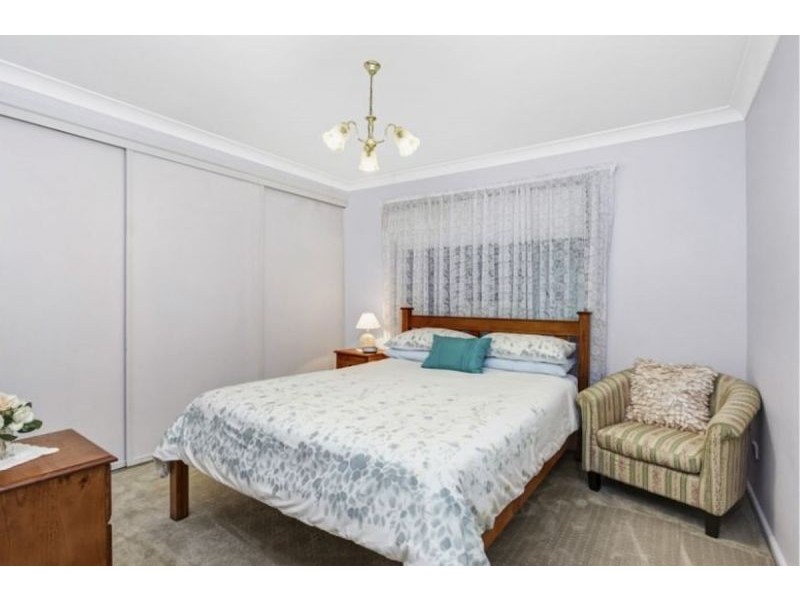 18 Wyong Rd, Berkeley Vale NSW 2261