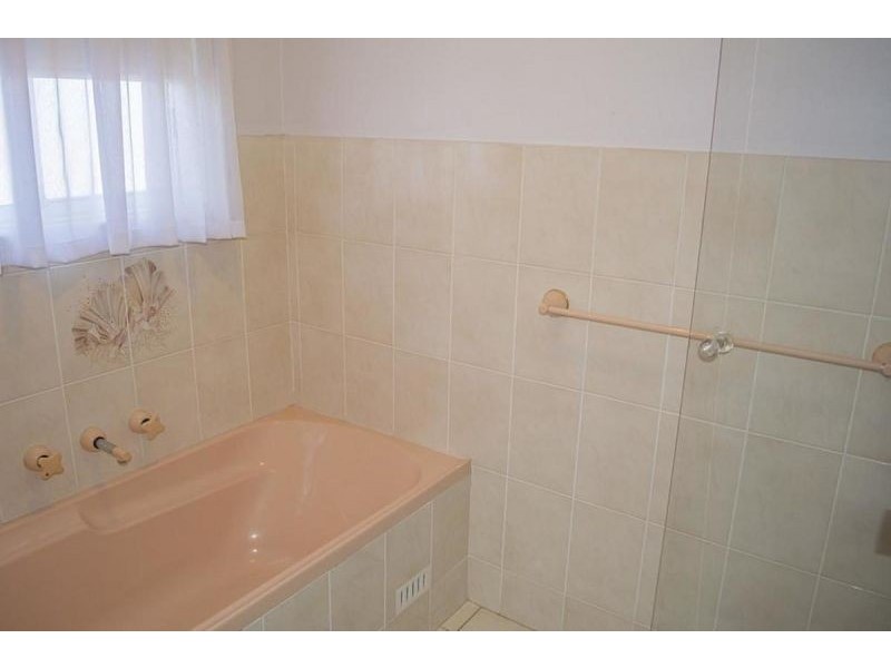 18 Wyong Rd, Berkeley Vale NSW 2261